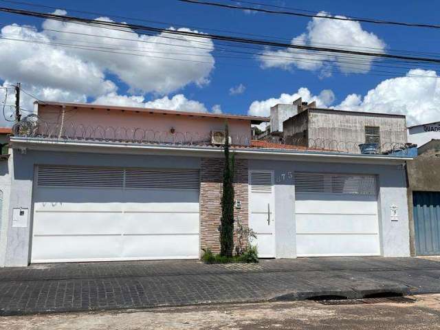 Casa - Padrão, para Venda em Uberlândia/MG