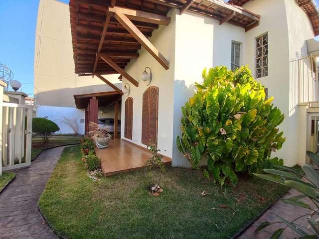 Casa - Sobrado Padrão, para Aluguel em Uberlândia/MG