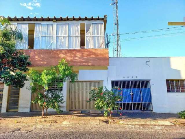 Casa - Padrão, para Venda em Uberlândia/MG