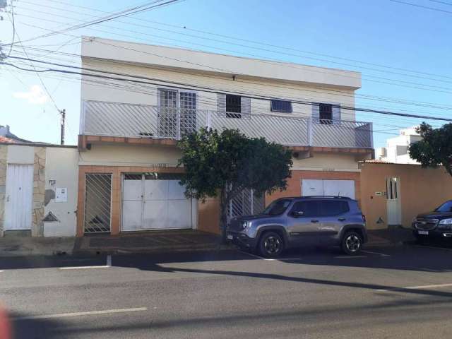 Casa - Sobrado Padrão, para Venda em Uberlândia/MG