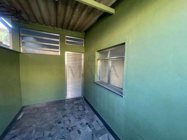 Casa para locação em Duque de Caxias, Saracuruna, com 1 quarto, com 32 m²