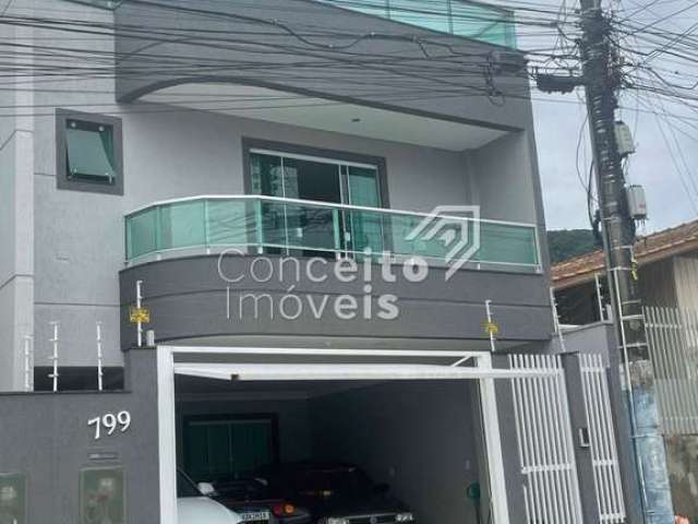 Sobrado triplex mobiliado e decorado em balneário camboriú