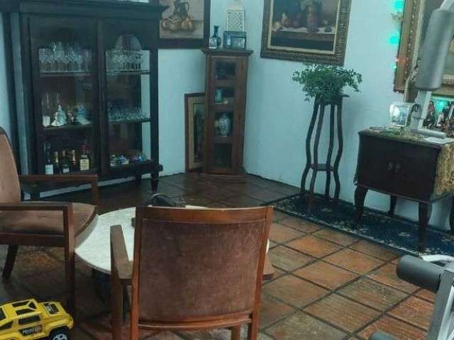 #-Casa com 3 Quartos e 5 banheiros à Venda, 300 m² por R$ 2.500.000