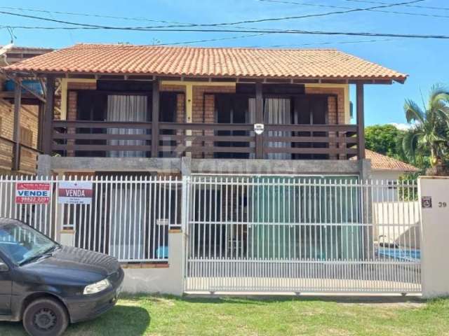 Casa a venda em Piçarras a 160m do mar