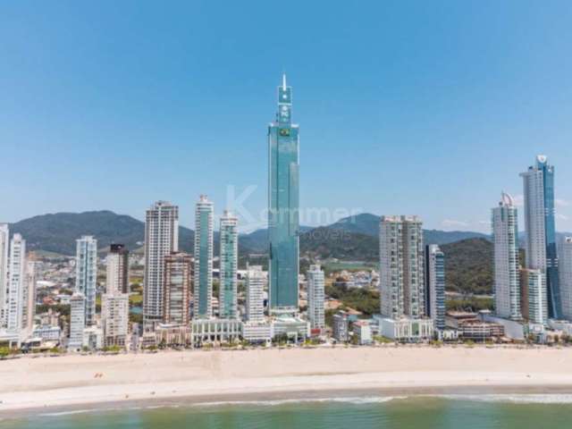 Apartamento andar alto no exclusivo One Tower em Balneário Camboriú, frente mar com 4 suítes sendo 2 master com hidromassagem e 4 vagas de garagem..