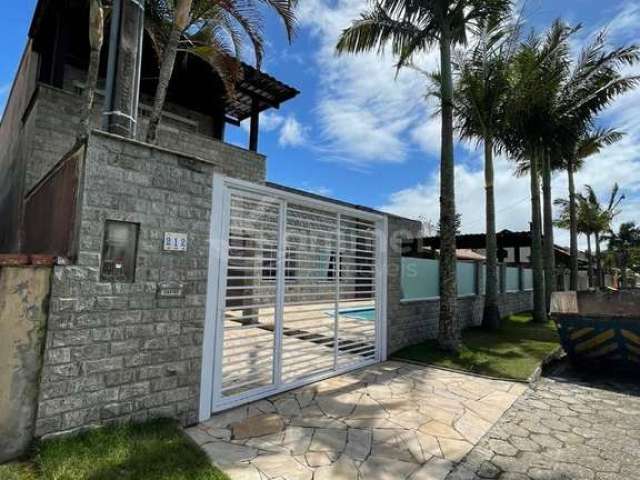 Casa com 10 Quartos a venda em Penha, 6 Suítes, 4 Banheiros e 4 Vagas de Garagem!