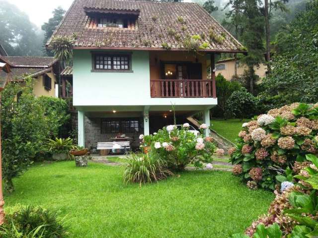 Casa para Venda em Teresópolis, Parque do Ingá, 3 dormitórios, 1 suíte, 1 banheiro, 3 vagas