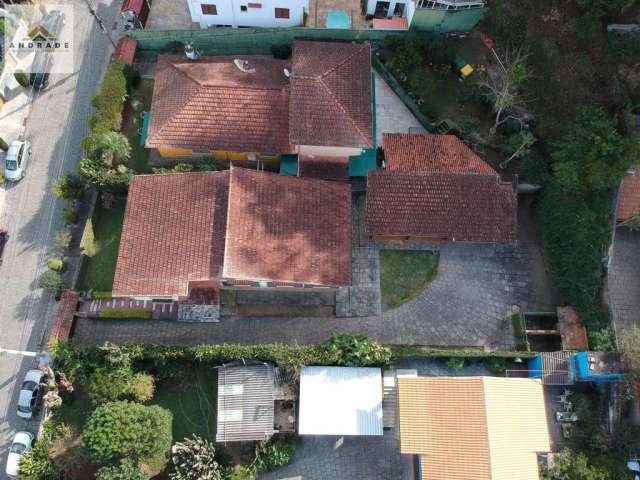 Casa para Venda em Teresópolis, Jardim Europa, 4 dormitórios, 2 suítes, 1 banheiro, 4 vagas