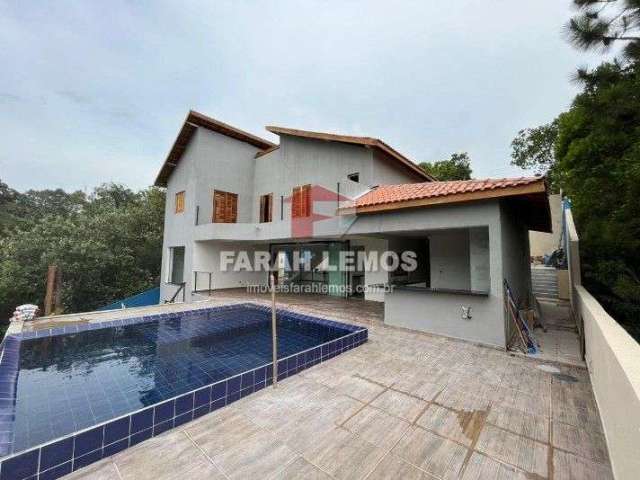 Linda casa com vista na serra da cantareira.