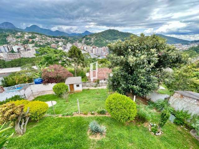 Casa duplex à venda na cidade de teresópolis rj