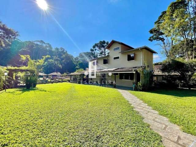 Casa em Condomínio na Vargem Grande, Teresópolis-RJ: 5 Quartos, 2 Suítes, 4 Banheiros, 10 Vagas, 132m².