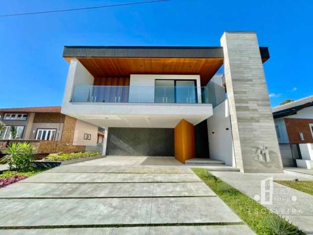 Casa contemporânea em condomínio à venda no centro da cidade de teresópolis rj