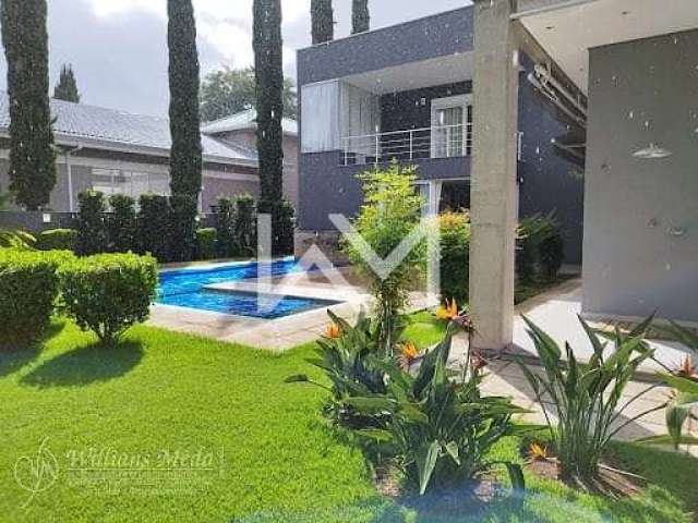 Luxuosa Casa a Venda em Condomínio Fechado de 590m², 5 Suítes, 10 Vagas, com Piscina e Todo Confort