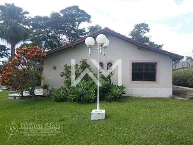 Chácara de 5800m² em Santa Isabel, Arujá: 3 Casas, Quiosque, Piscina, Campo de Futebol, Canil. Opor