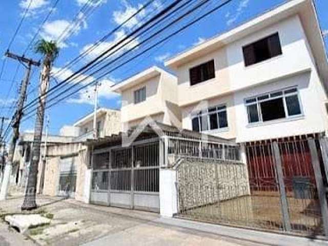 'Sobrado Impecável a Venda com 160m² com 3 Dormitórios, 1 Suíte e 3 Vagas: Sua Nova Residência no C