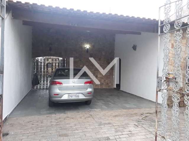 Casa Térrea com 3 dormitórios, sendo 1 suíte, 4 vagas de garagem, à venda, 262,5m² por R$ 585.000,0