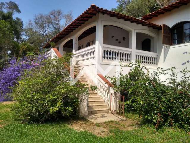 Charme e Natureza: Casa à Venda em Roseira - PARQUE PETRÓPÓLIS, Mairiporã - Seu Refúgio Verde à sua