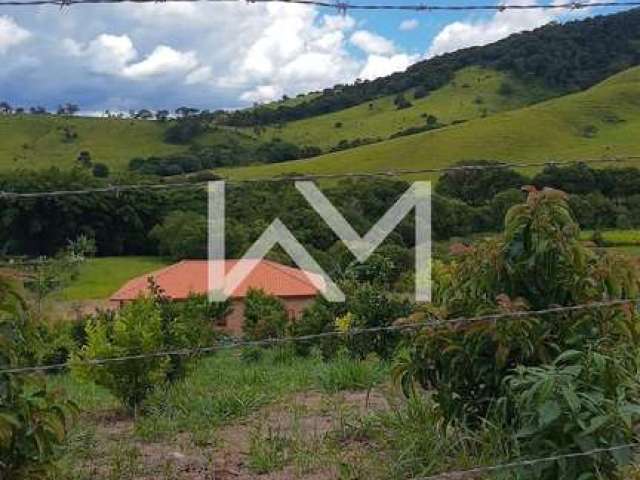 Chácara à venda com 5.938m²  com Casa Sede, Casa de hóspede e pomar em São Miguel, Cambuí, MG