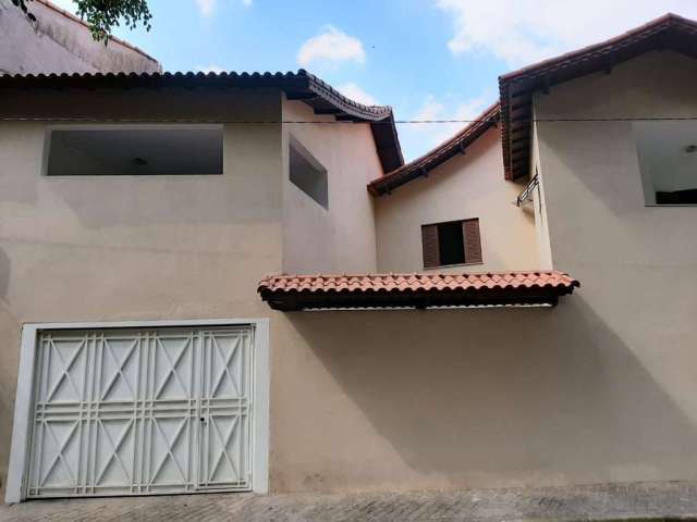 Sobrado à venda com 3 dormitórios, sendo 1 suíte, 3 vagas cobertas, 191m² por R$800.000,00 em Jardi