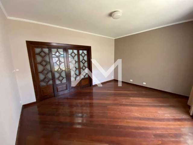 Sobrado para locação com 230m² para fim comercial ou residencial, com 3 quartos,1 suíte com closet,