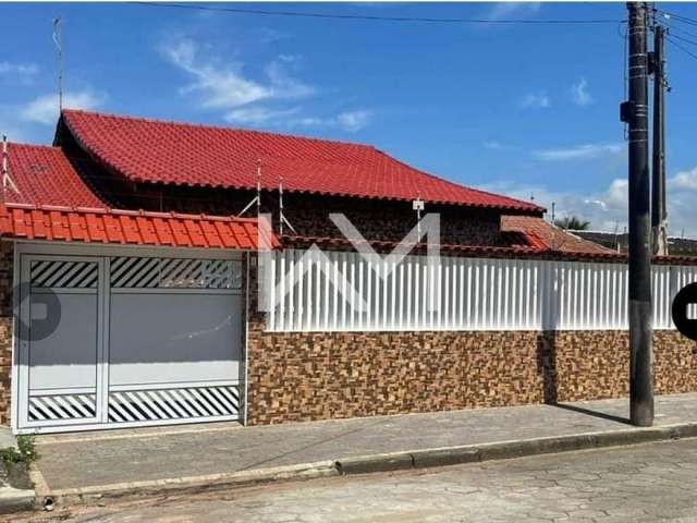 Oportunidade Imperdível! Casa Térrea com 4 Quartos, 6 Vagas e Piscina em Itanhaém!