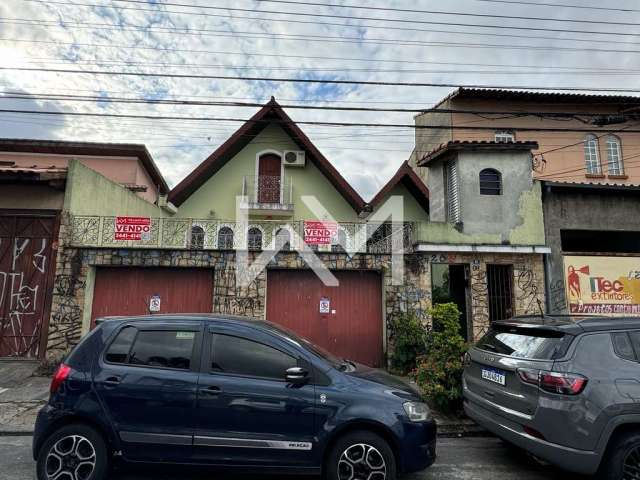 Casa Assobradada à venda, com 3 quartos, com sotãocom entrada individual e edícula , Jardim Santa M