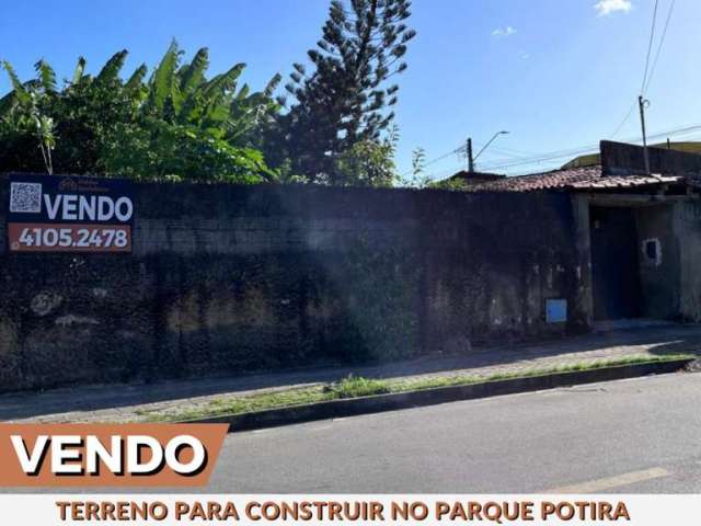 Vendo terreno para construir no Parque Potira, próximo a Rua Heribaldo Rodrigues.