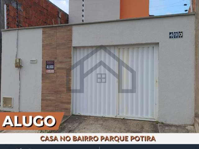 Alugo Casa com 3 quartos no Bairro Parque Potira