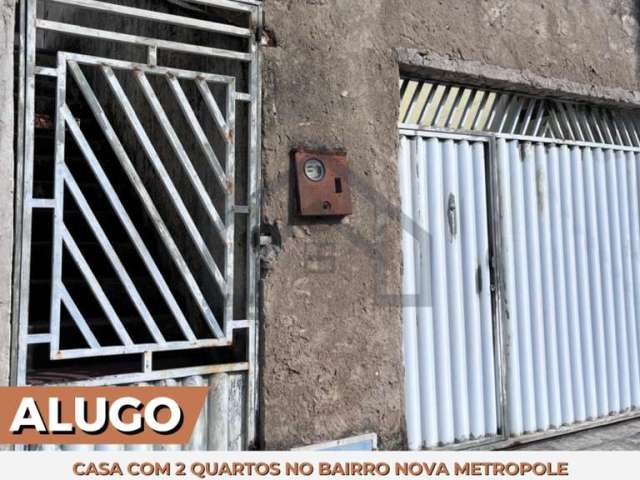 Alugo casa 2 quartos no bairro nova metrópole.