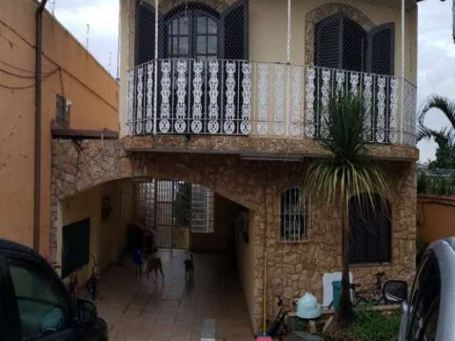 Casa belíssima com 04 dormitórios 06 vgs com closet e piscina na patriarca