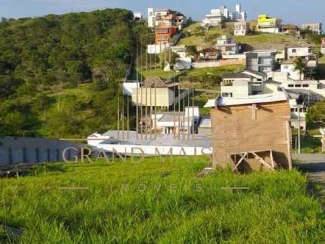 Terreno a venda no Condomínio dos Pássaros com  300m²