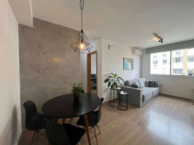 Apartamento com 2 quartos à venda na Rua Carlos Reverbel, 200, Jardim Carvalho, Porto Alegre por R$ 320.000