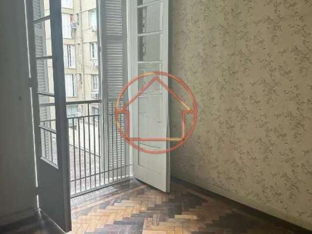 Apartamento com 3 quartos à venda na Rua Jerônimo Coelho, 209, Centro Histórico, Porto Alegre por R$ 328.000