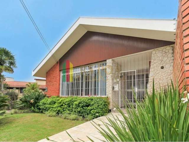 Casa com 3 quartos à venda na Rua Luiz Voelcker, 411, Três Figueiras, Porto Alegre por R$ 2.400.000