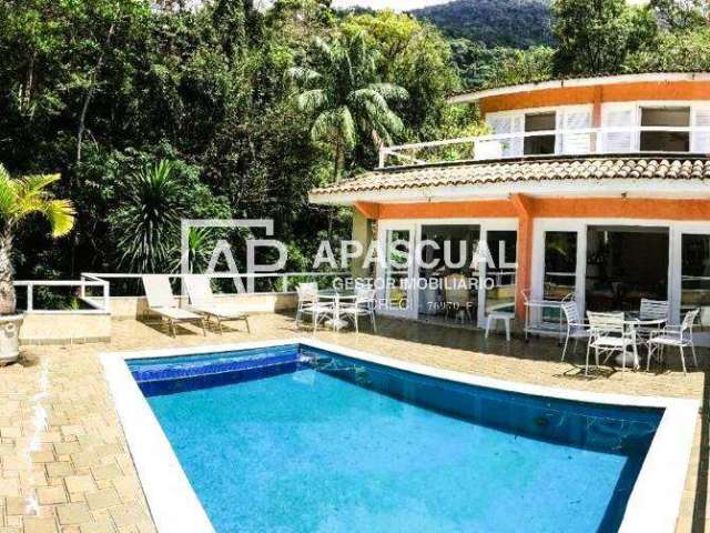 Casa com 4 suites - a 100m da Praia Guaecá - São Sebastião