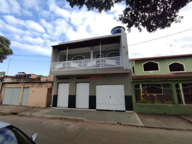 Casa duplex no bairro Santa Rita.