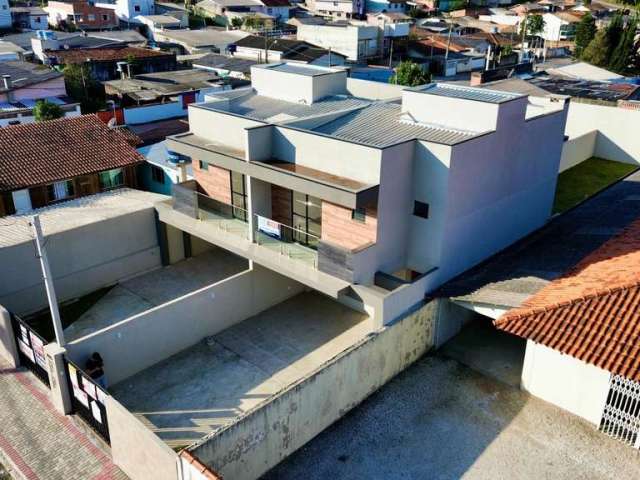 Sobrado à venda no bairro Jardim Menino Deus em Quatro Barras/PR