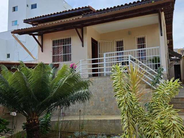 CASA a VENDA no B.Candeias, Vitória da Conquista - 161.77M² em terreno de 300m², 3Q (2 Suítes) , 3 vagas - R$ 530.000