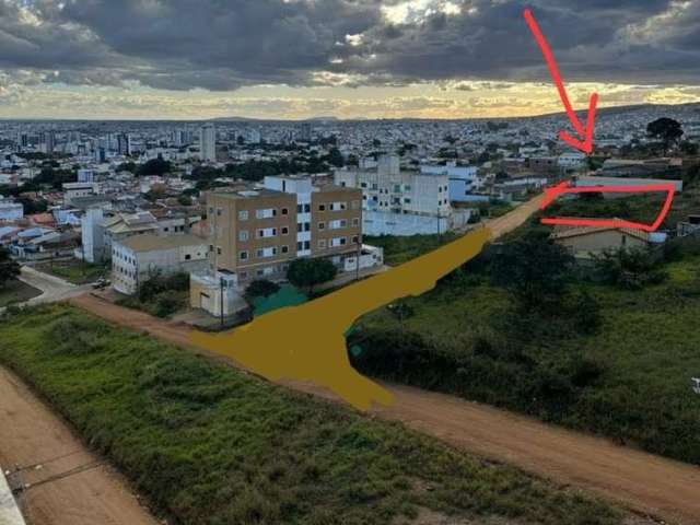 Terreno no Asfalto B. Candeias - Vitória da Conquista: 12x30 = 360m² por R$ 215.000 - VENDA