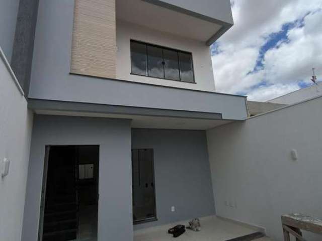 Vendo Casa tipo duplex com excelente acabamento de 3/4 sendo 01 suíte e apenas R$ 375.000,00 na Região do Shopping Conquista Sul perto de Tudo !