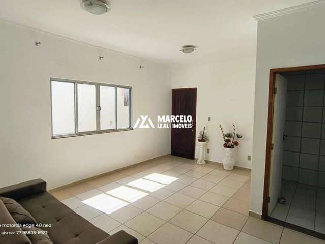 Apartamento no 1° andar, com 2 quartos, dependência completa, medindo 74m² no Al