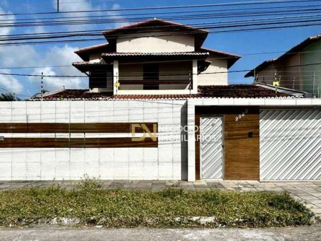 Casa duplex, com 6/4 sendo 4 suítes. Ótima localização em Capim macio.