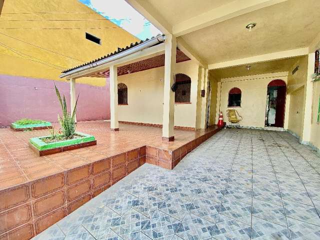 Casa em Av. Atroaris Conjunto Renato Souza Pinto 1