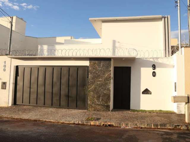 Casa com 3/4, suíte com closet, Área gourmet com churrasqueira no Jardim botânico em Uberlândia