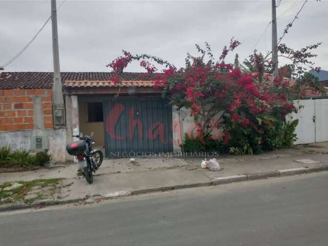 Vende-se |duas casas térreas | travessão.