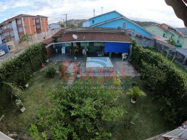 Vende-se | casa com edícula | martim de sá.