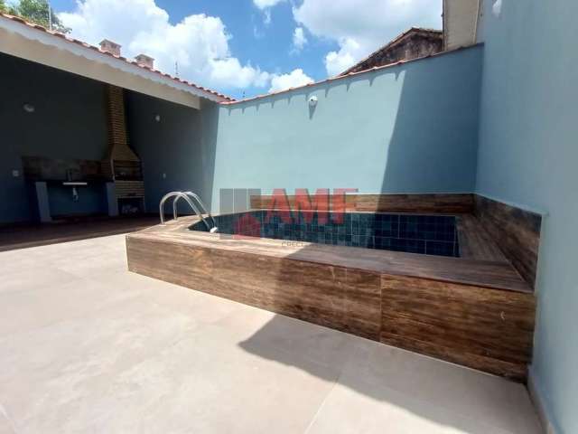 Casa com Piscina em Itanhaém/SP