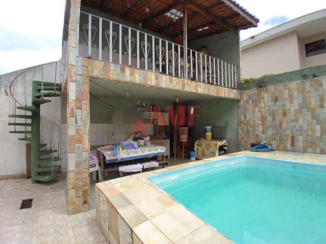 Casa com Piscina no Centro de Itanhaém