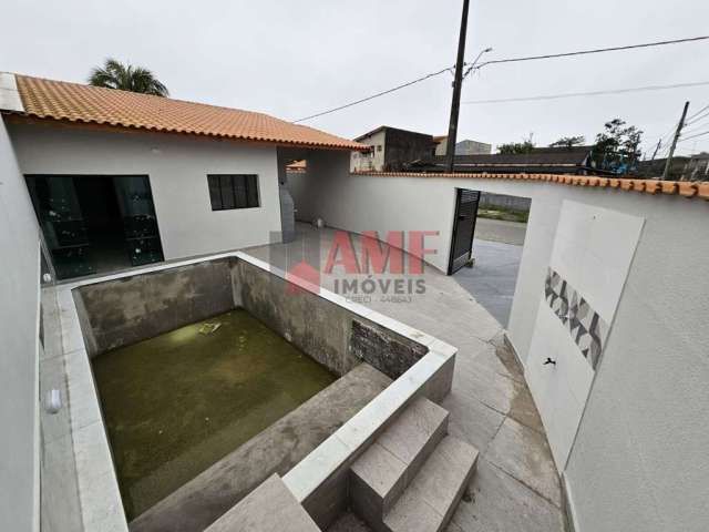 Casa com Piscina e ótima localização