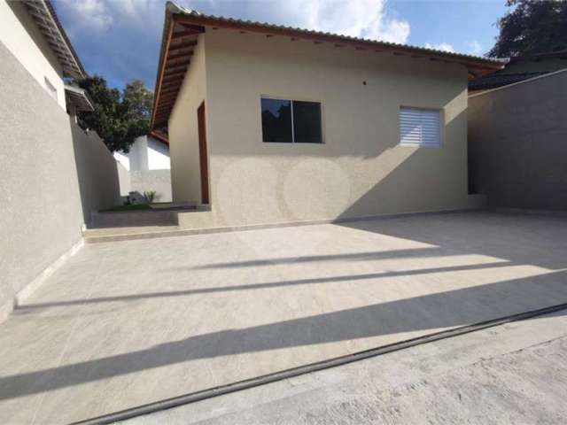 Casa com 4 dormitórios (2 suítes), 4 vagas de garagem, aceita financiamento bancário